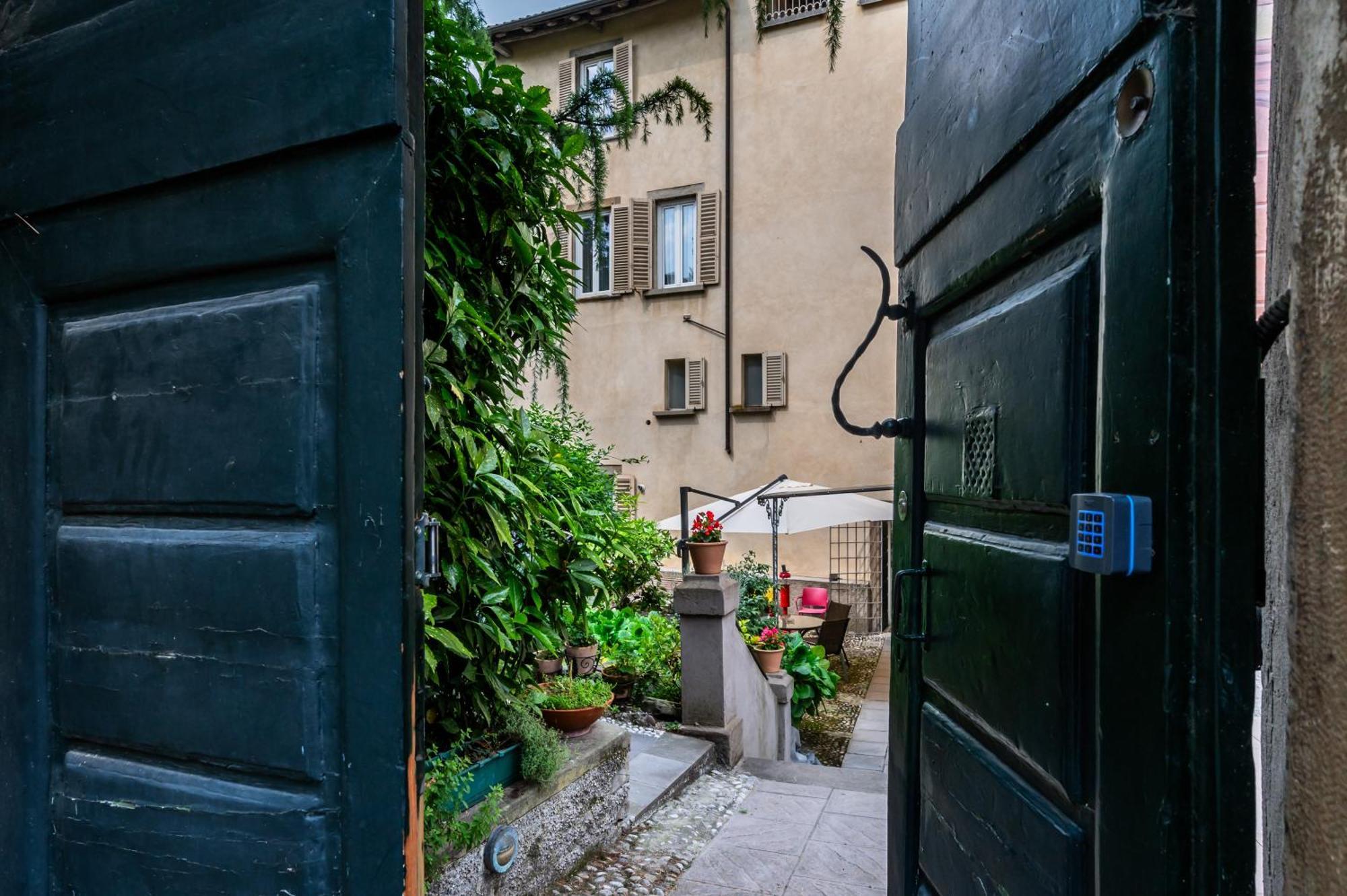 Palazzo Rivola Hotel Bergamo Bagian luar foto